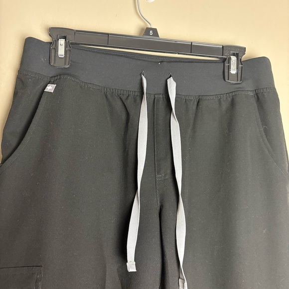 Figs Black Zamora Jogger Scrub Pants Size Medium Petite - Picture 4 of 9